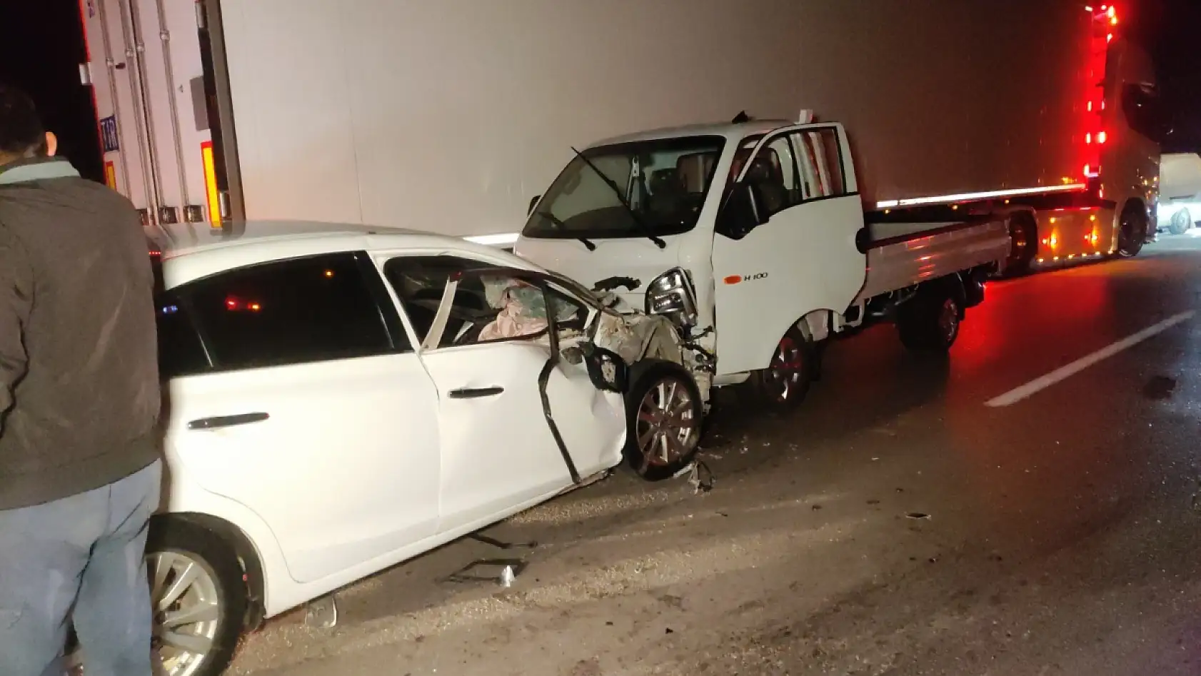 Polis çiftin bulunduğu otomobil önce traktörle, ardından kamyonetle çarpıştı