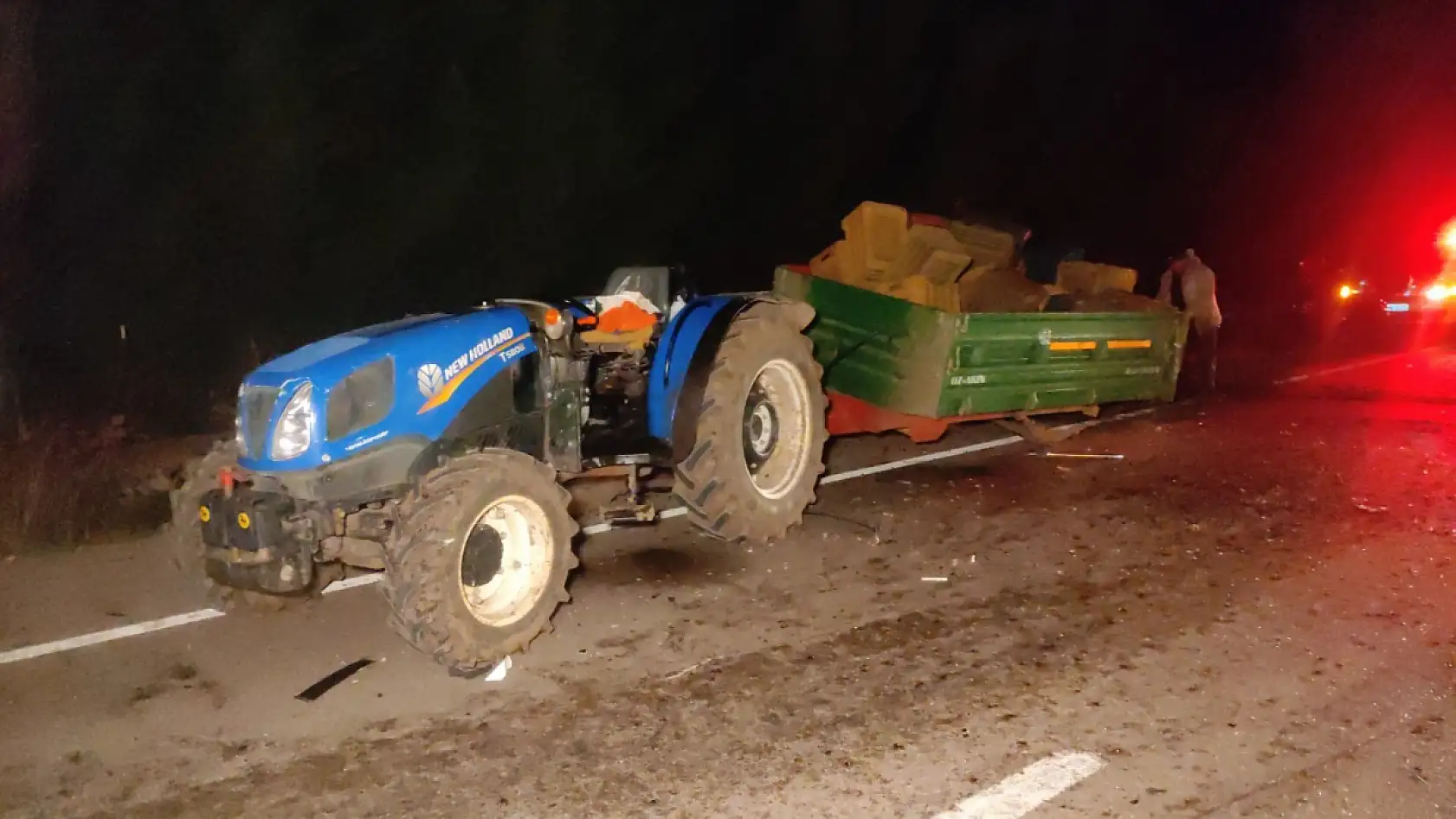 Polis çiftin bulunduğu otomobil önce traktörle, ardından kamyonetle çarpıştı