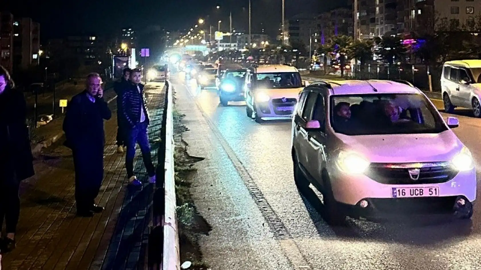 Katliam gibi kaza... İki araç kafa kafaya çarpıştı: 1 ölü, 3 ağır yaralı