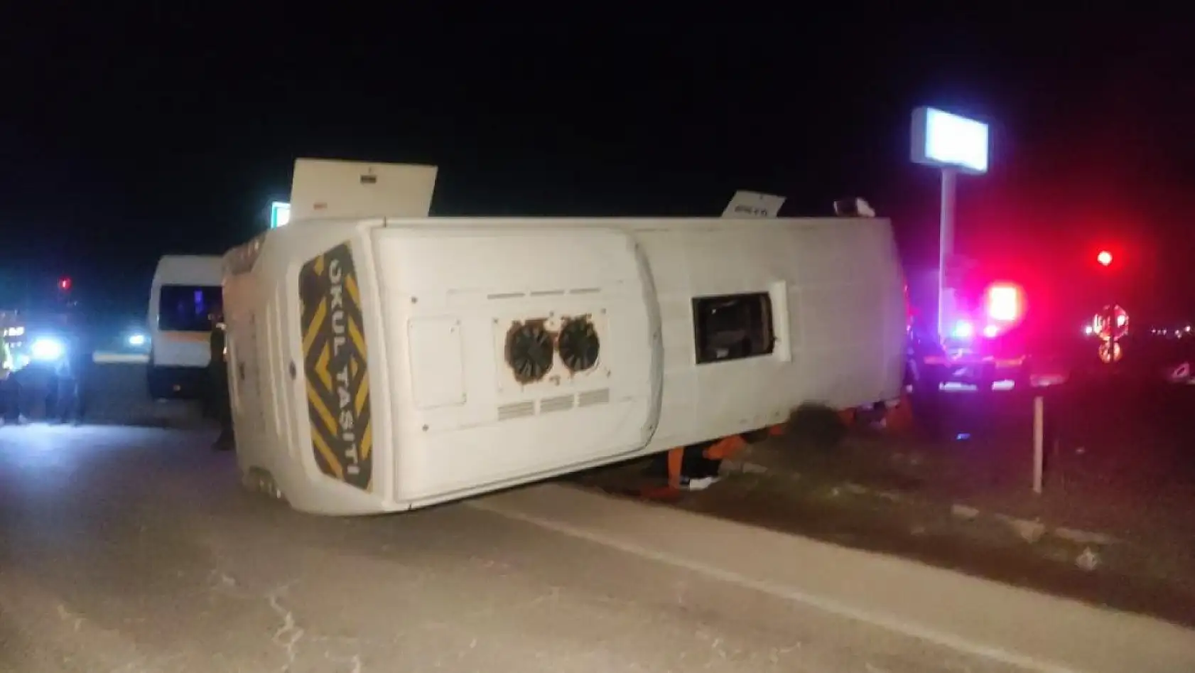 İşçi servisleri çarpıştı: 1'i ağır 20 yaralı