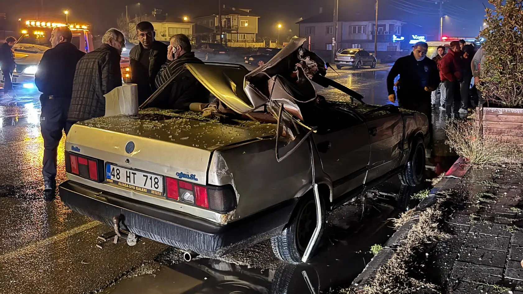 Park halindeki kamyona çarpan alkollü sürücü hurdaya dönen araçtan hafif yaralı olarak çıktı