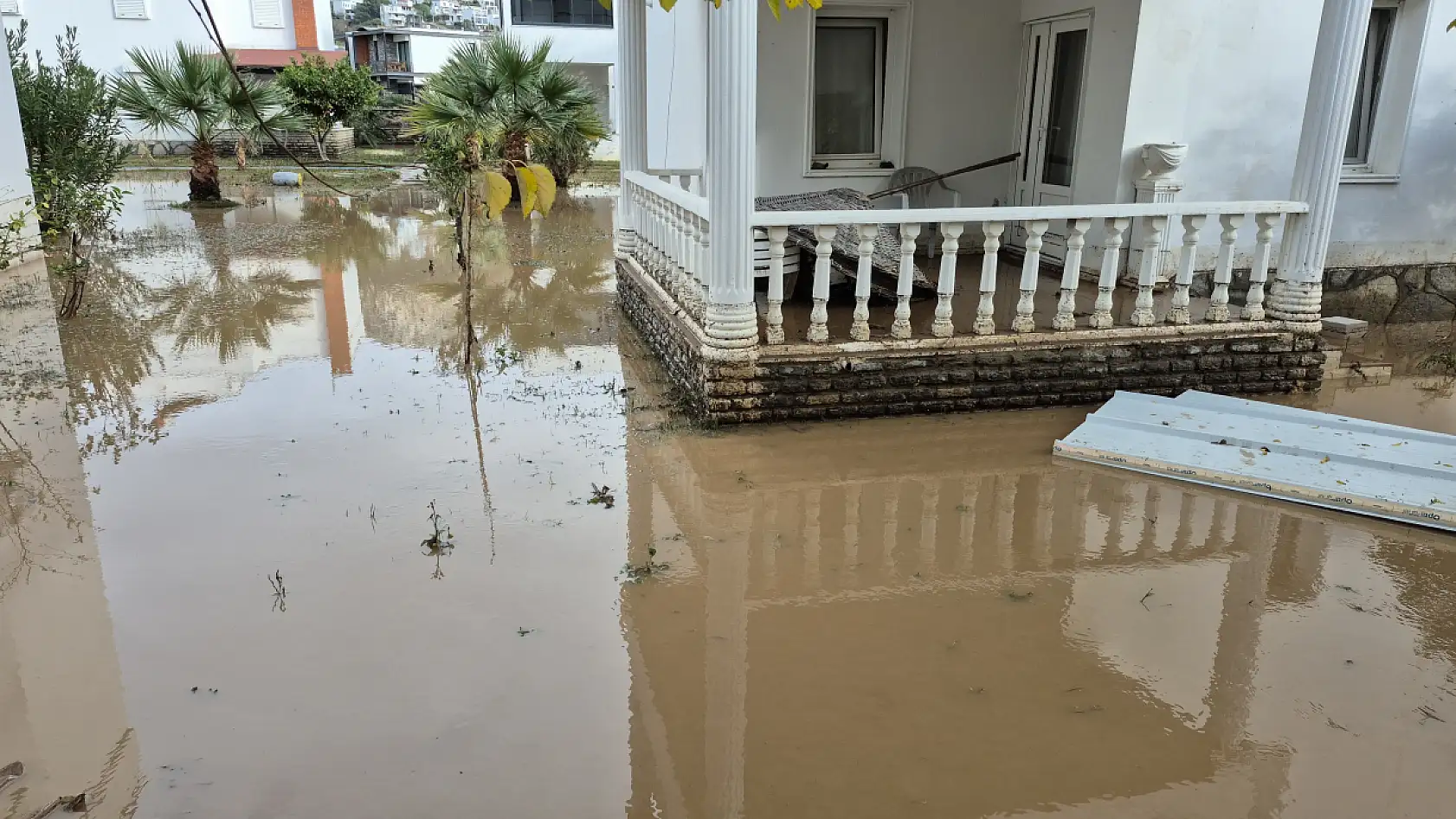 Bodrum'da selin yaraları sarılıyor