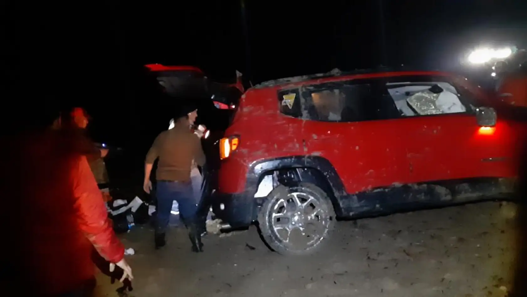 Otomobil ciple çarpıştı: 1'i bebek 5 yaralı