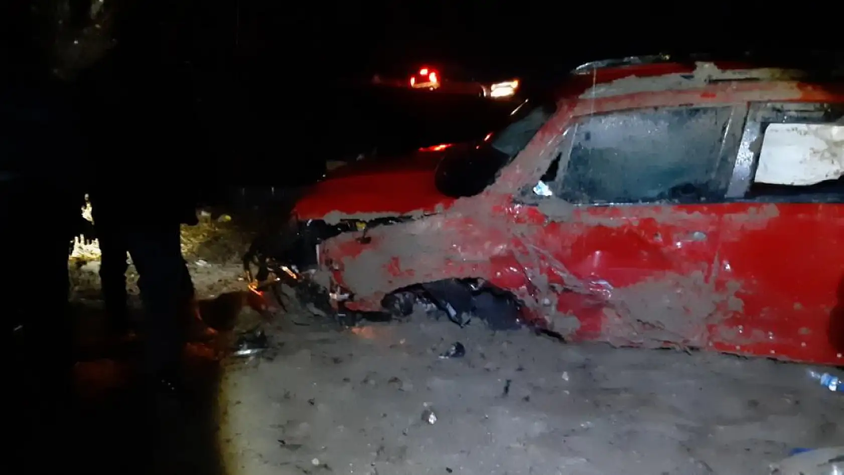 Otomobil ciple çarpıştı: 1'i bebek 5 yaralı