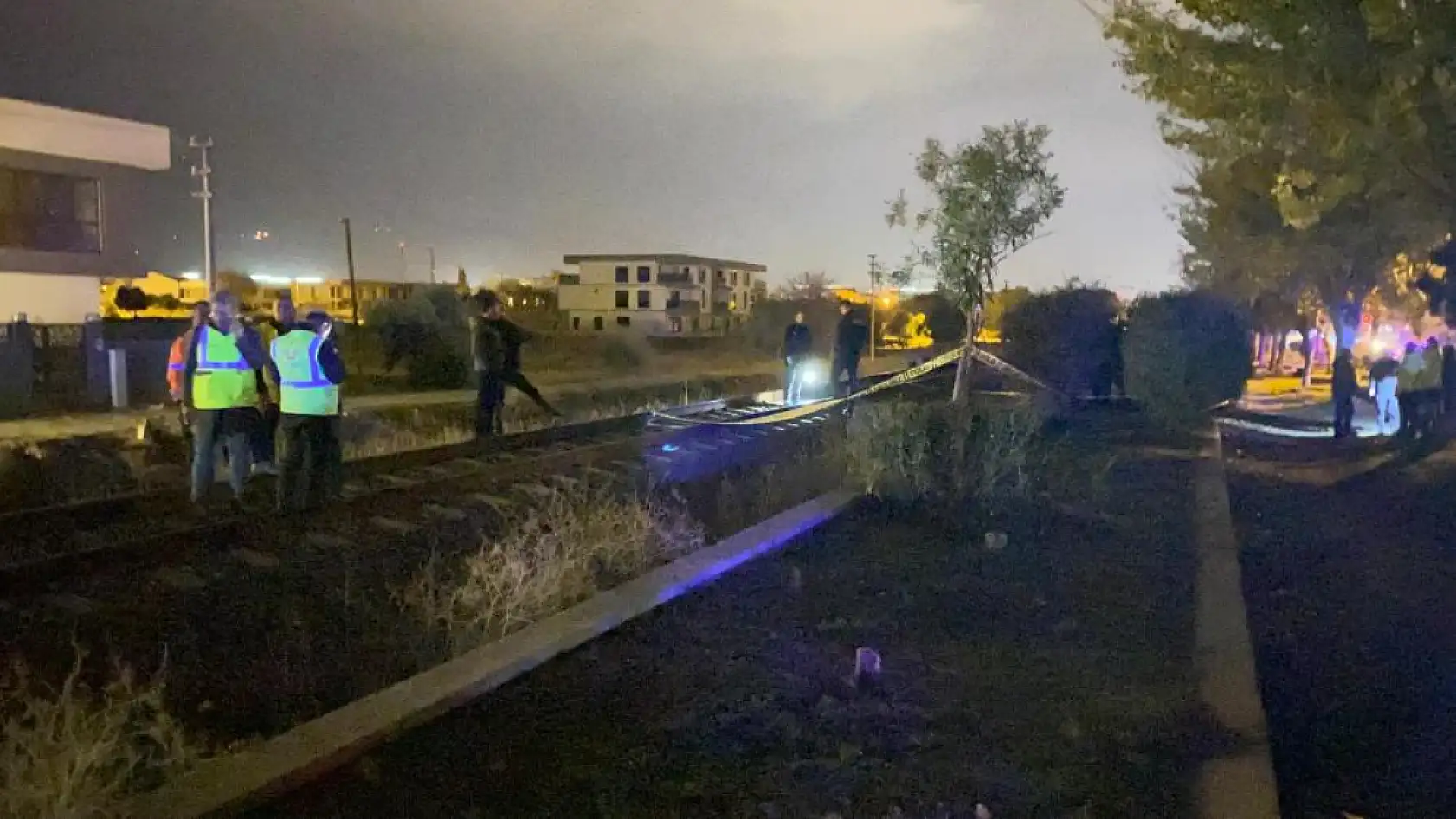 Trenin çarptığı 24 yaşındaki genç hayatını kaybetti