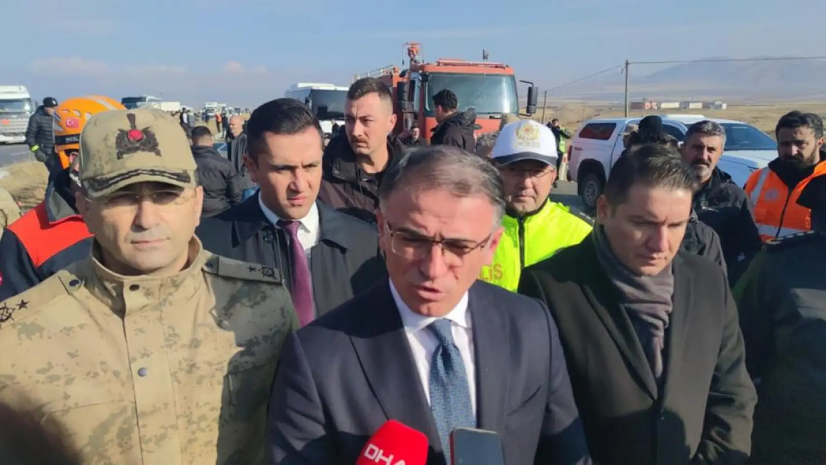 Zincirleme trafik kazası: 1 ölü, 51 yaralı