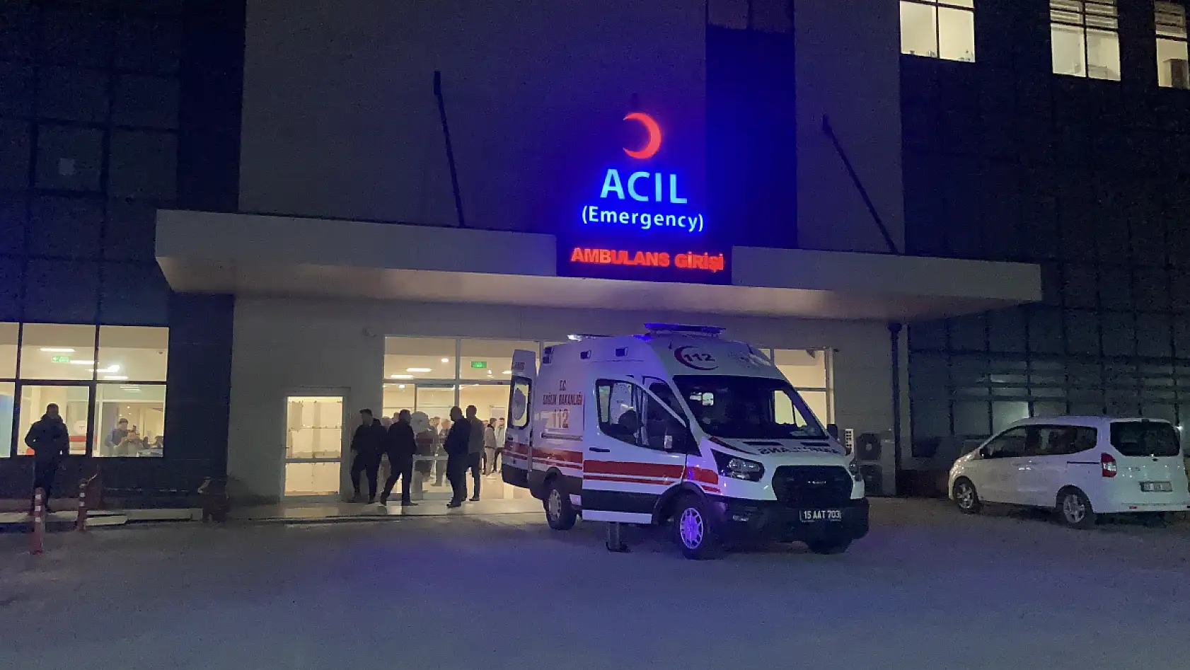 Bıçaklı kavgada Baba ve oğlu yaralandı