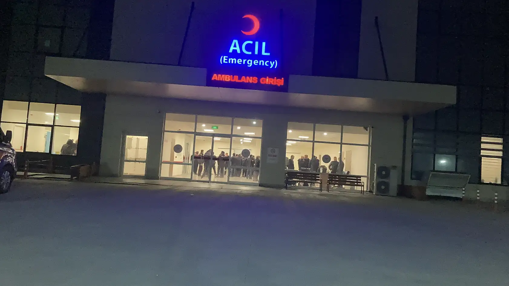 Bıçaklı kavgada Baba ve oğlu yaralandı