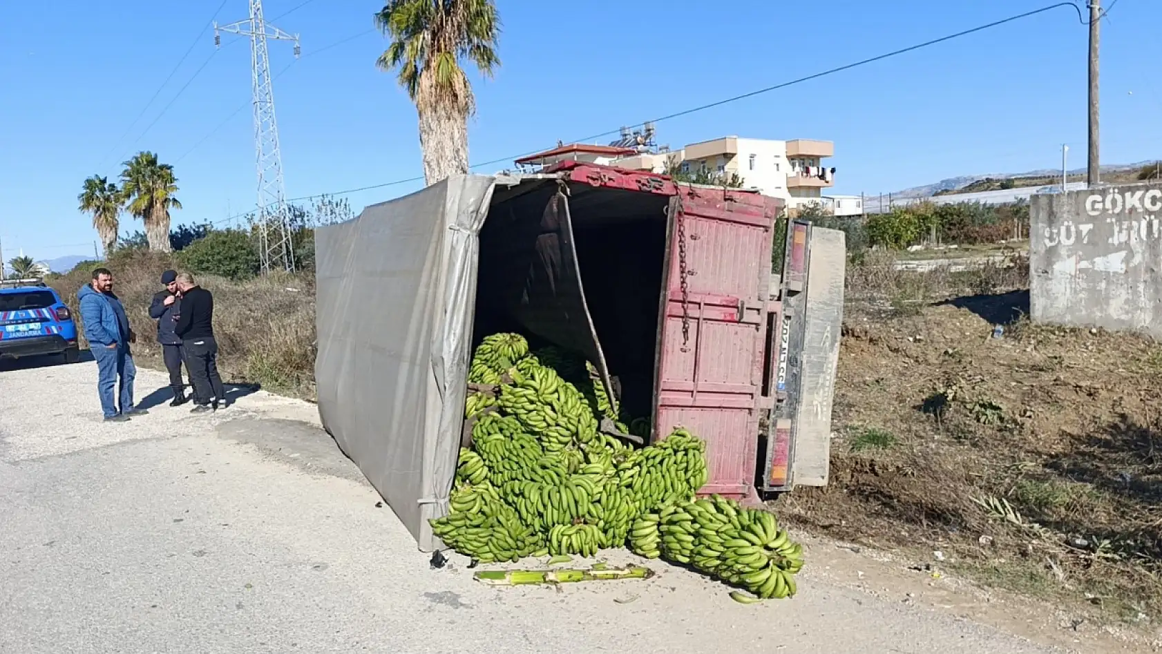 Alışveriş yapıp otomobiline bindi saniyeler sonra ölümden döndü
