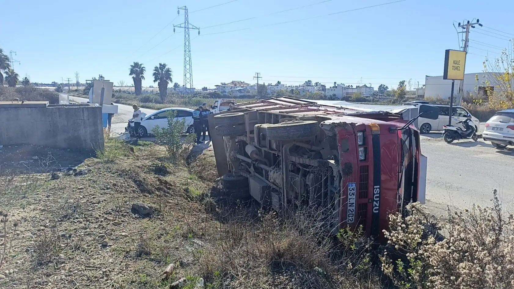 Alışveriş yapıp otomobiline bindi saniyeler sonra ölümden döndü