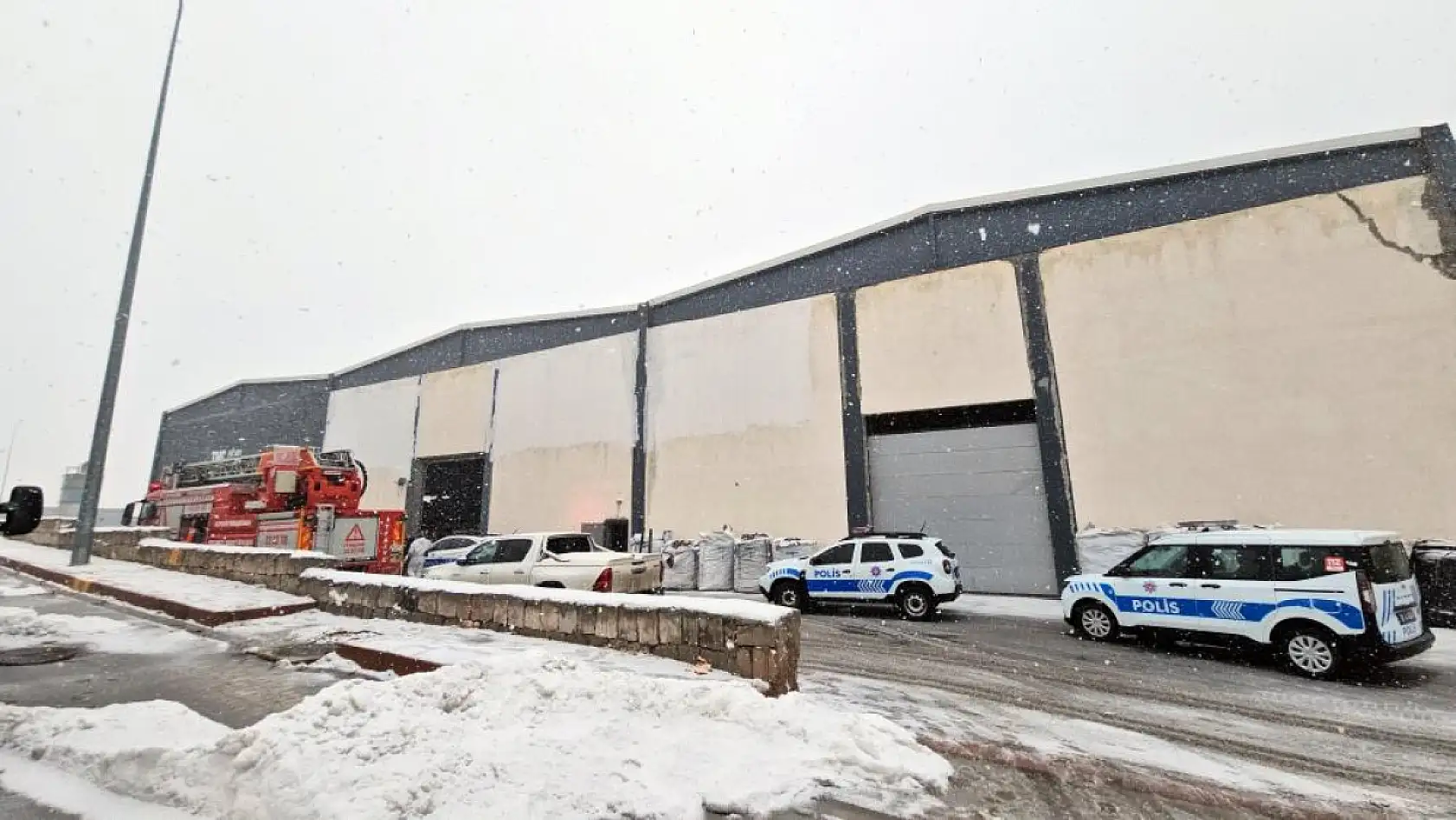 Feci iş kazası: Tamir etmek için girdiği plastik kırım kazanında hayatını kaybetti