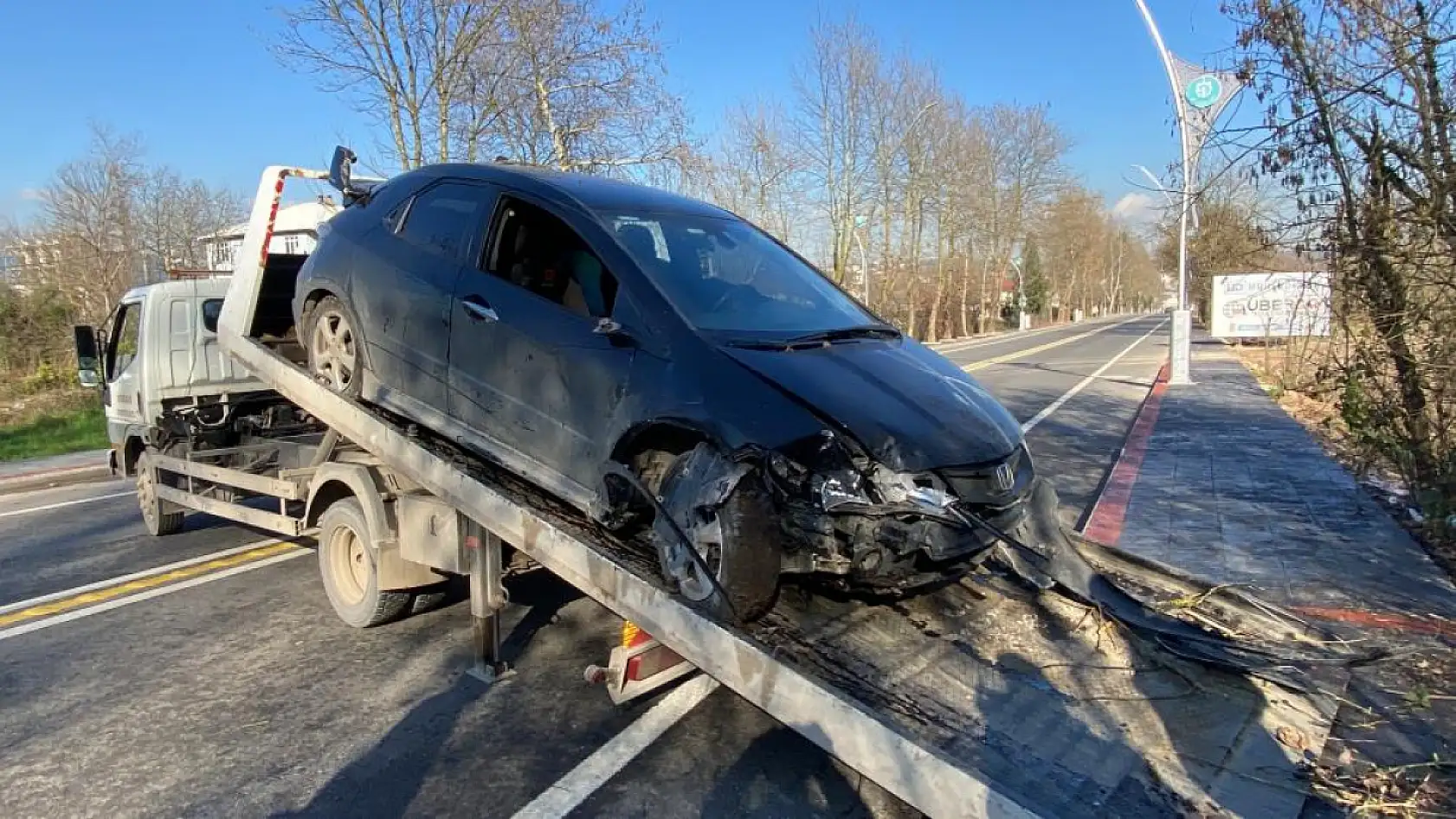 Virajı alamayan otomobil ağaçlık alana daldı: Sürücü 2.00 promil alkollü çıktı