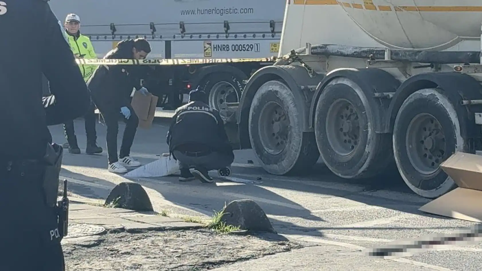 Yaşlı adam tankerin altında kalarak hayatını kaybetti