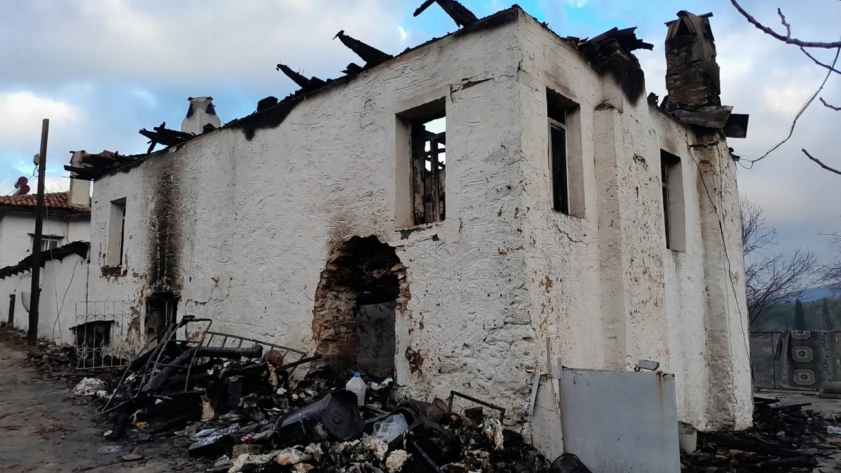 Muğla'da Yaşlı çift evlerinde çıkan yangında hayatını kaybetti