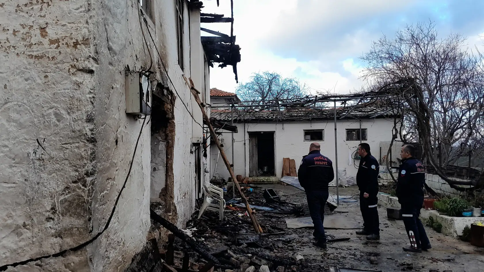 Muğla'da Yaşlı çift evlerinde çıkan yangında hayatını kaybetti