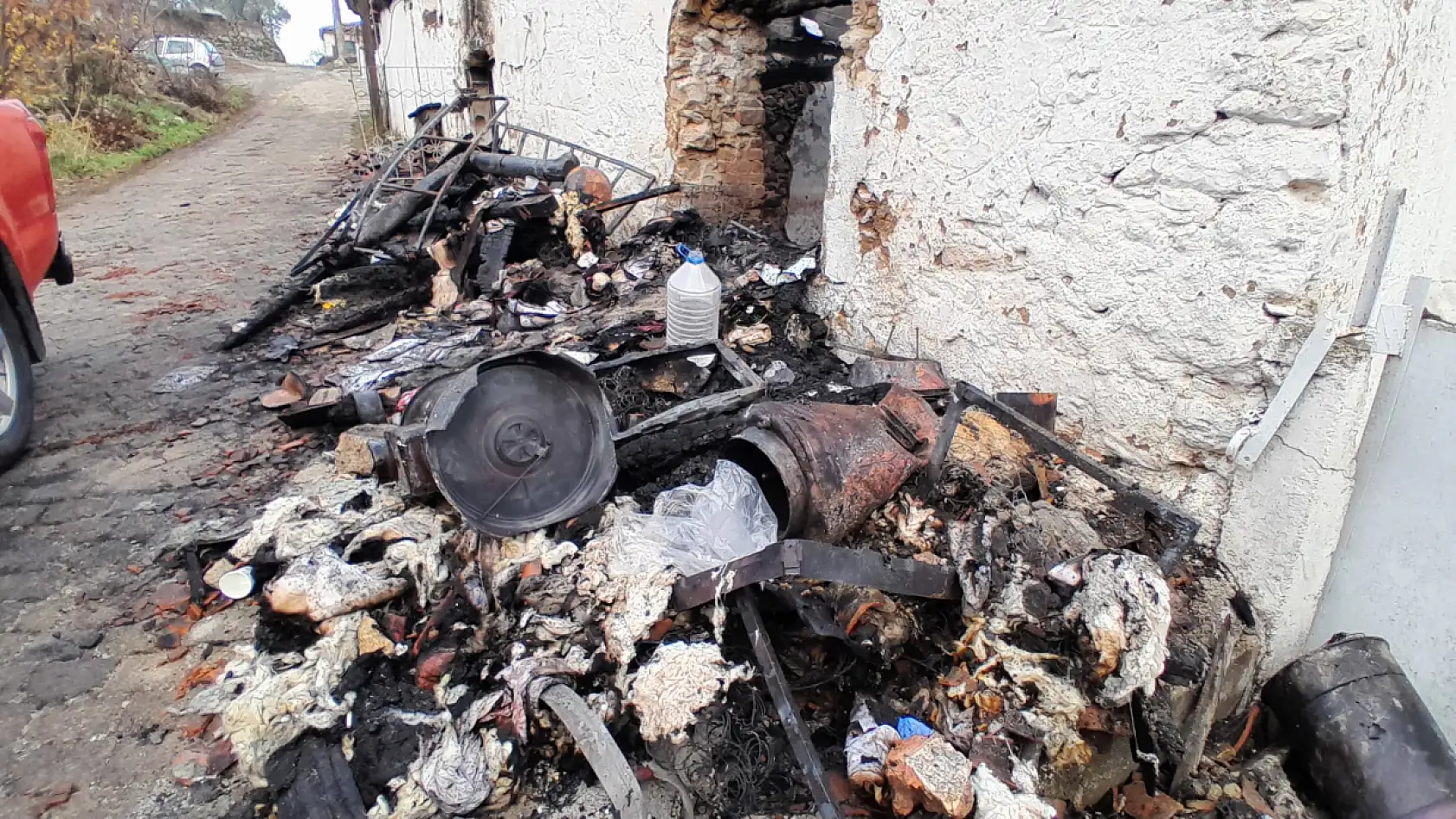 Muğla'da Yaşlı çift evlerinde çıkan yangında hayatını kaybetti