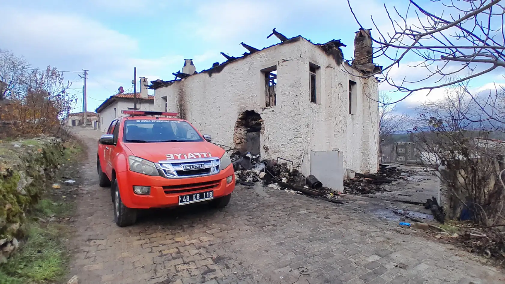 Muğla'da Yaşlı çift evlerinde çıkan yangında hayatını kaybetti