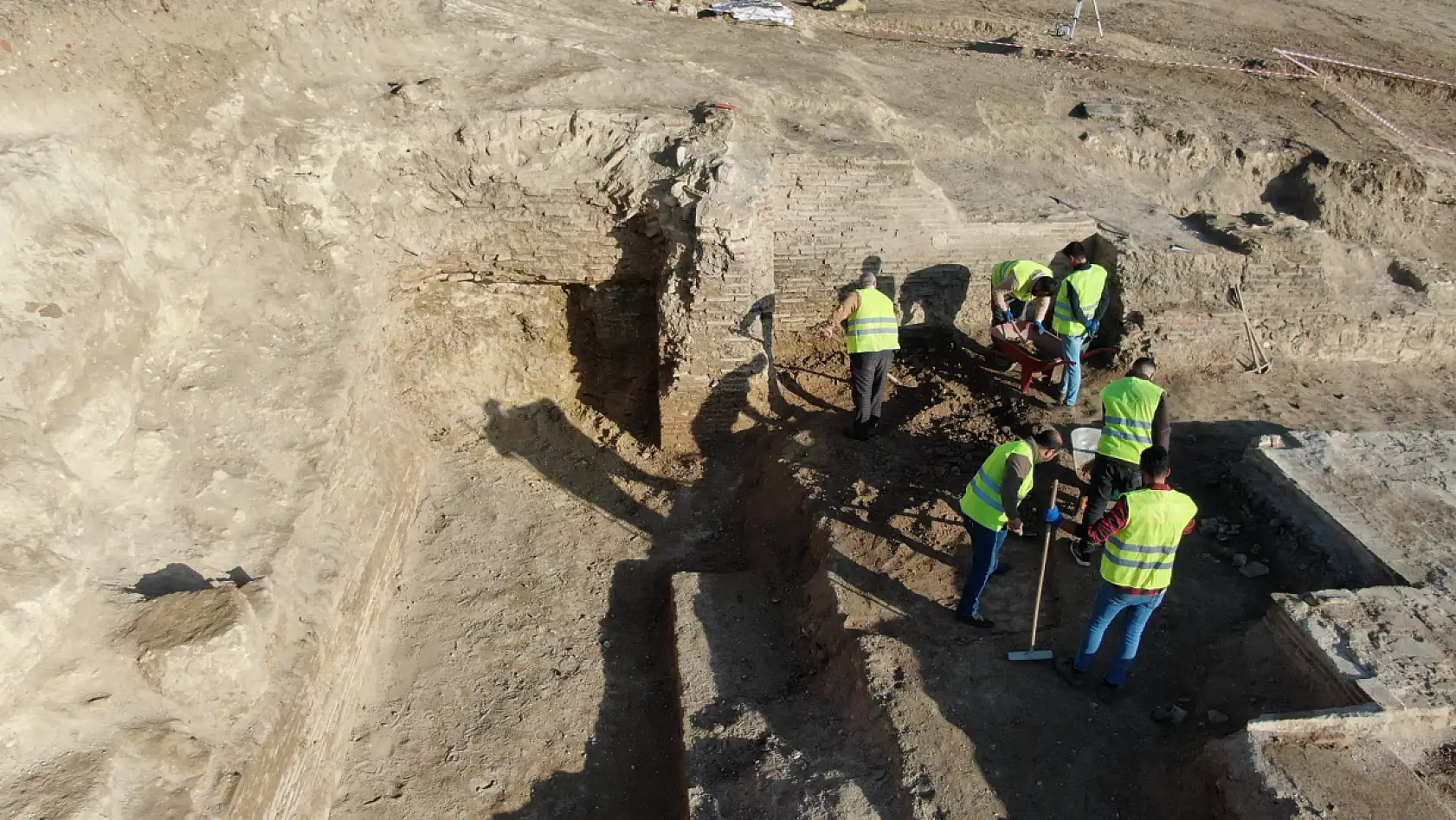 Pompeiopolis'te heyecanlandıran keşif: Afrodit heykelleri bulundu
