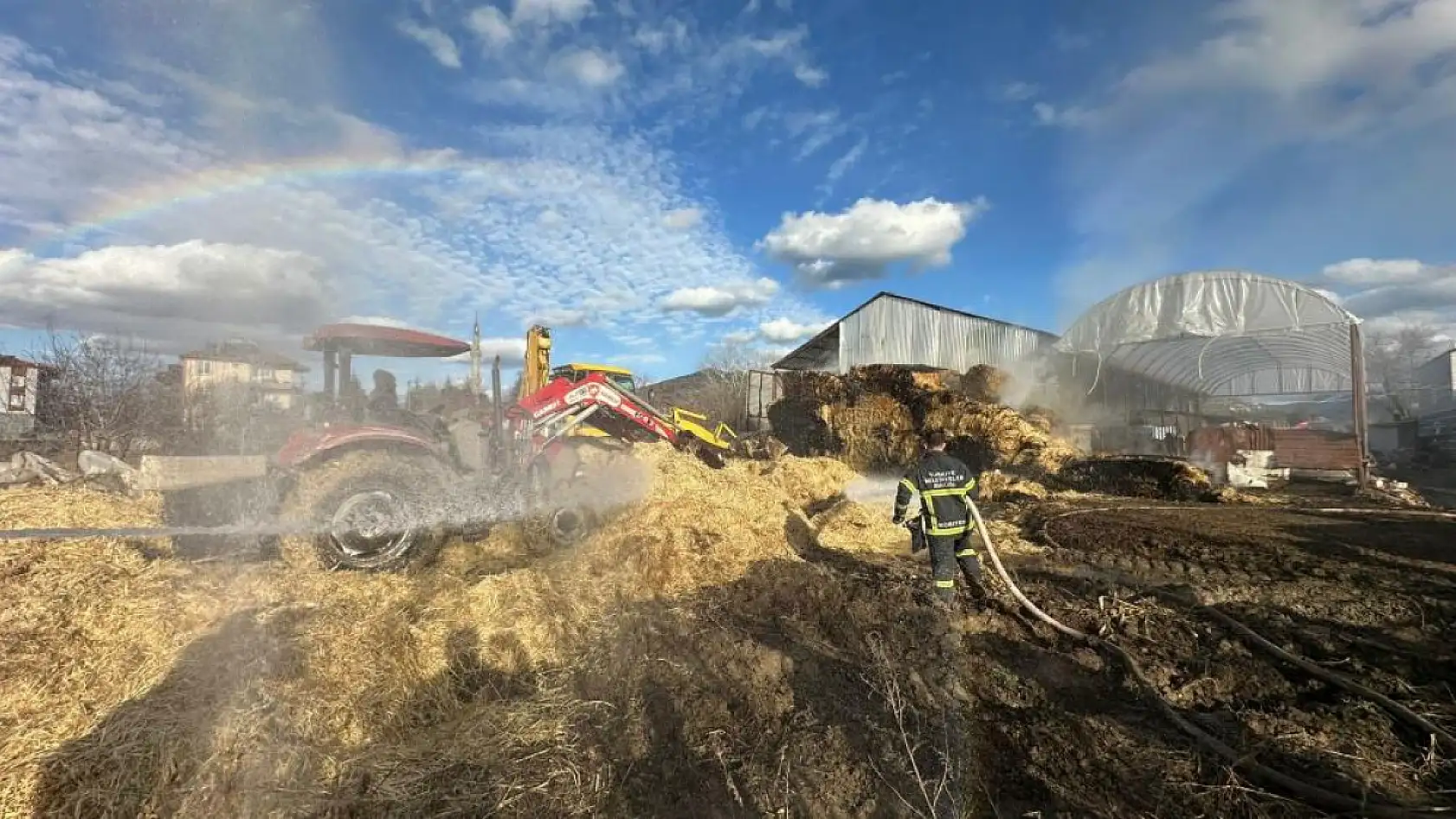 Samanlıkta yangın 80 adet saman balyası kül oldu