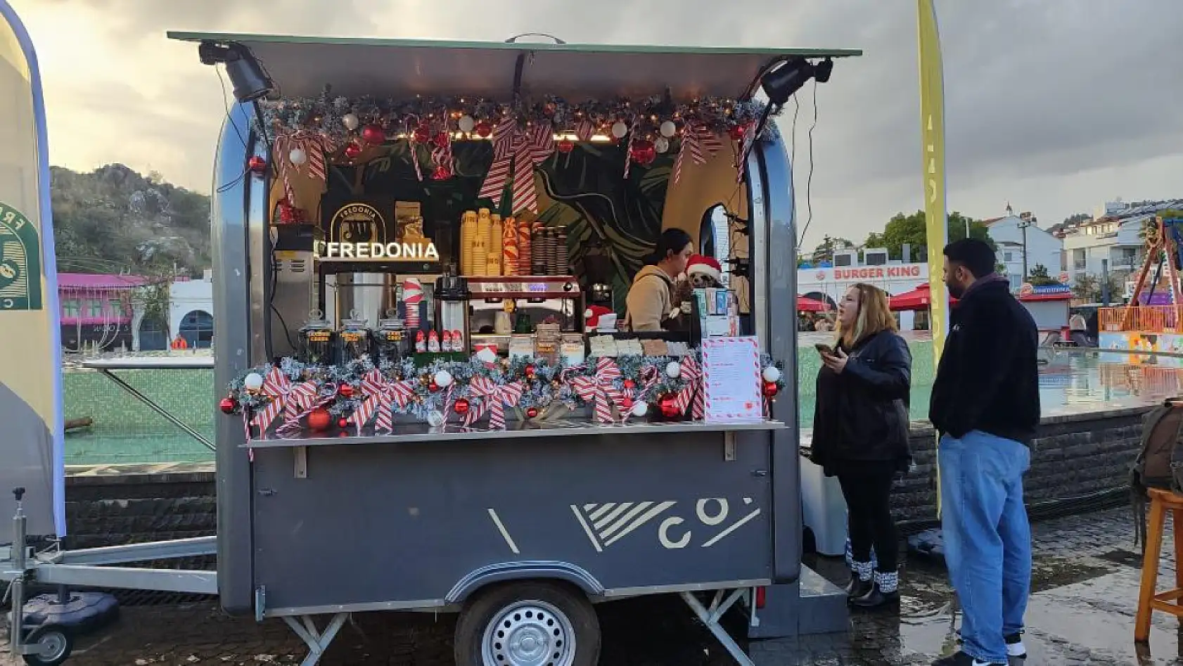 Marmaris'te 19 Mayıs Gençlik Meydanı yeni yıl heyecanı yaşatıyor