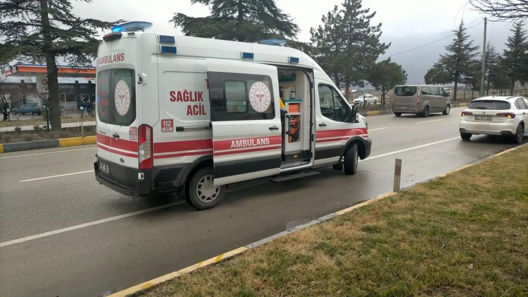 Kamyonet otomobile çarptı: 1 ölü