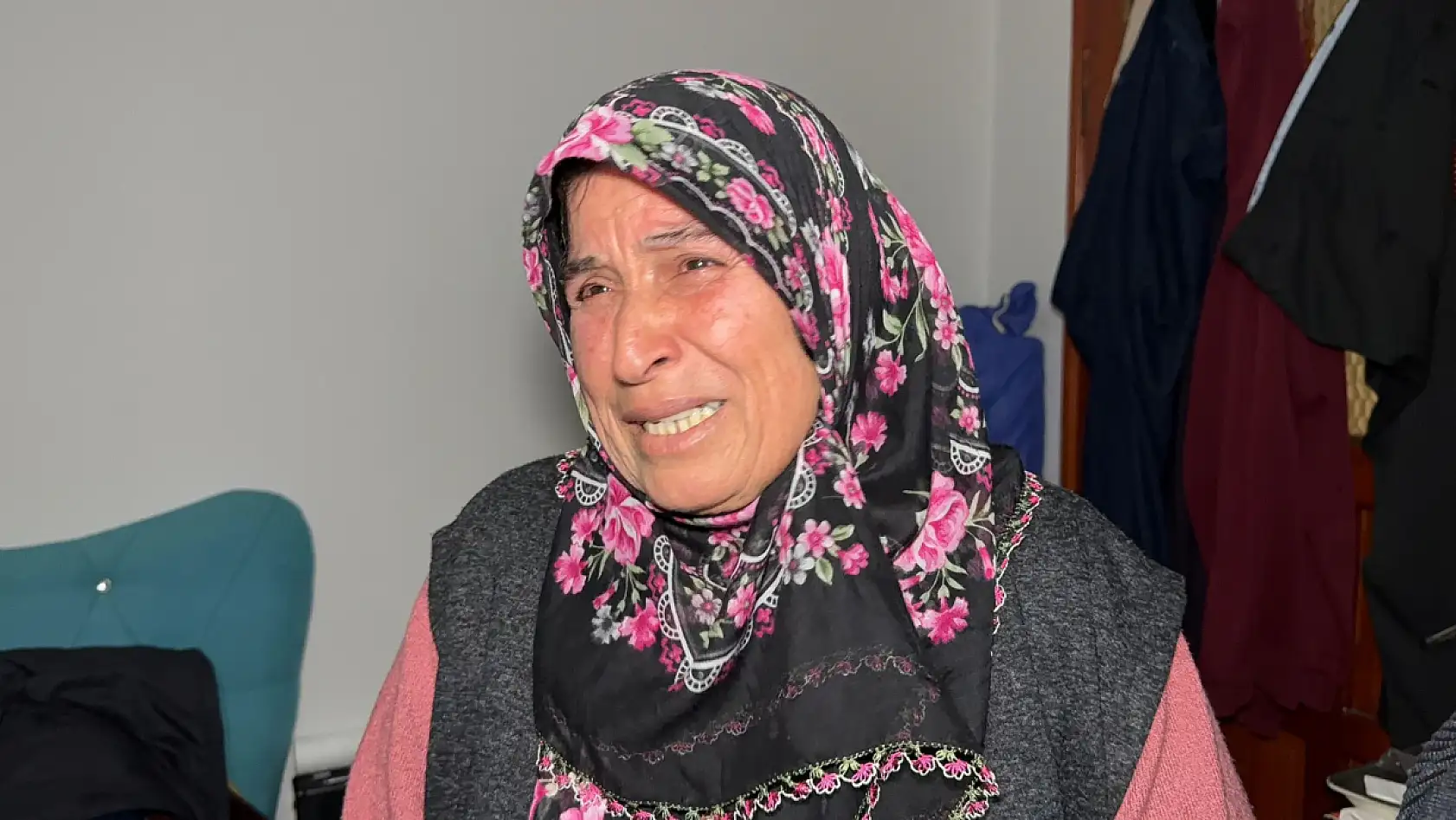 Depremzede yaşlı çiftin evine girip 2 altın bileziğini çaldılar