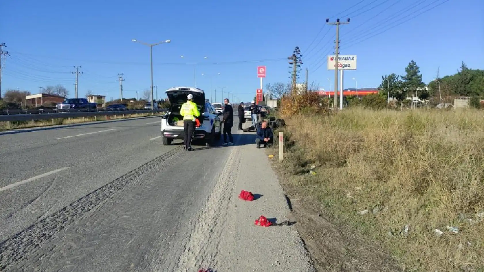 Otomobilin çarptığı motosiklet sürücüsü hayatını kaybetti