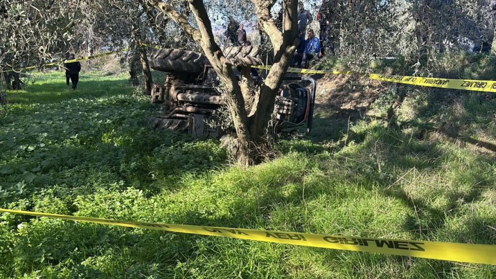 Tamire götürmek istediği traktörün altında kalan sürücü hayatını kaybetti