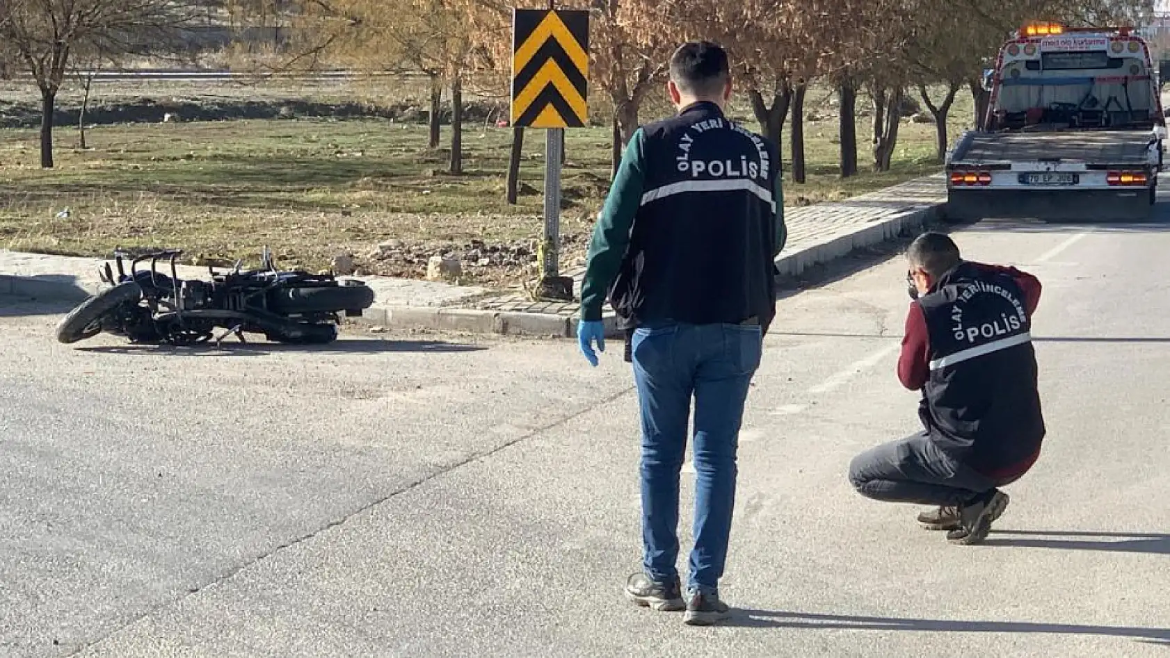 Motosiklet ile hafif ticari araç çarpıştı: 1 ölü, 1 yaralı