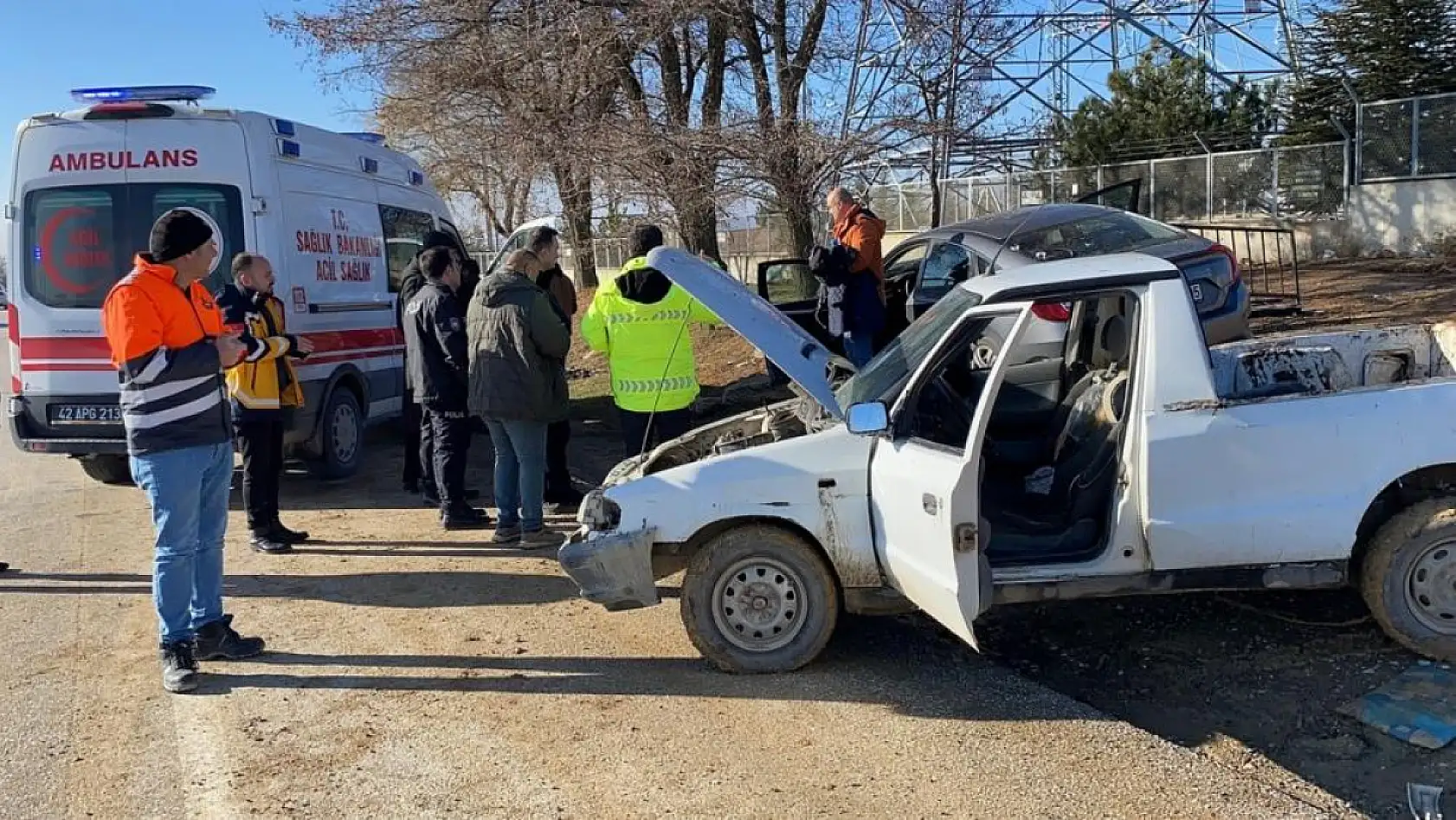 Otomobil ile pikap çarpıştı: 5 yaralı
