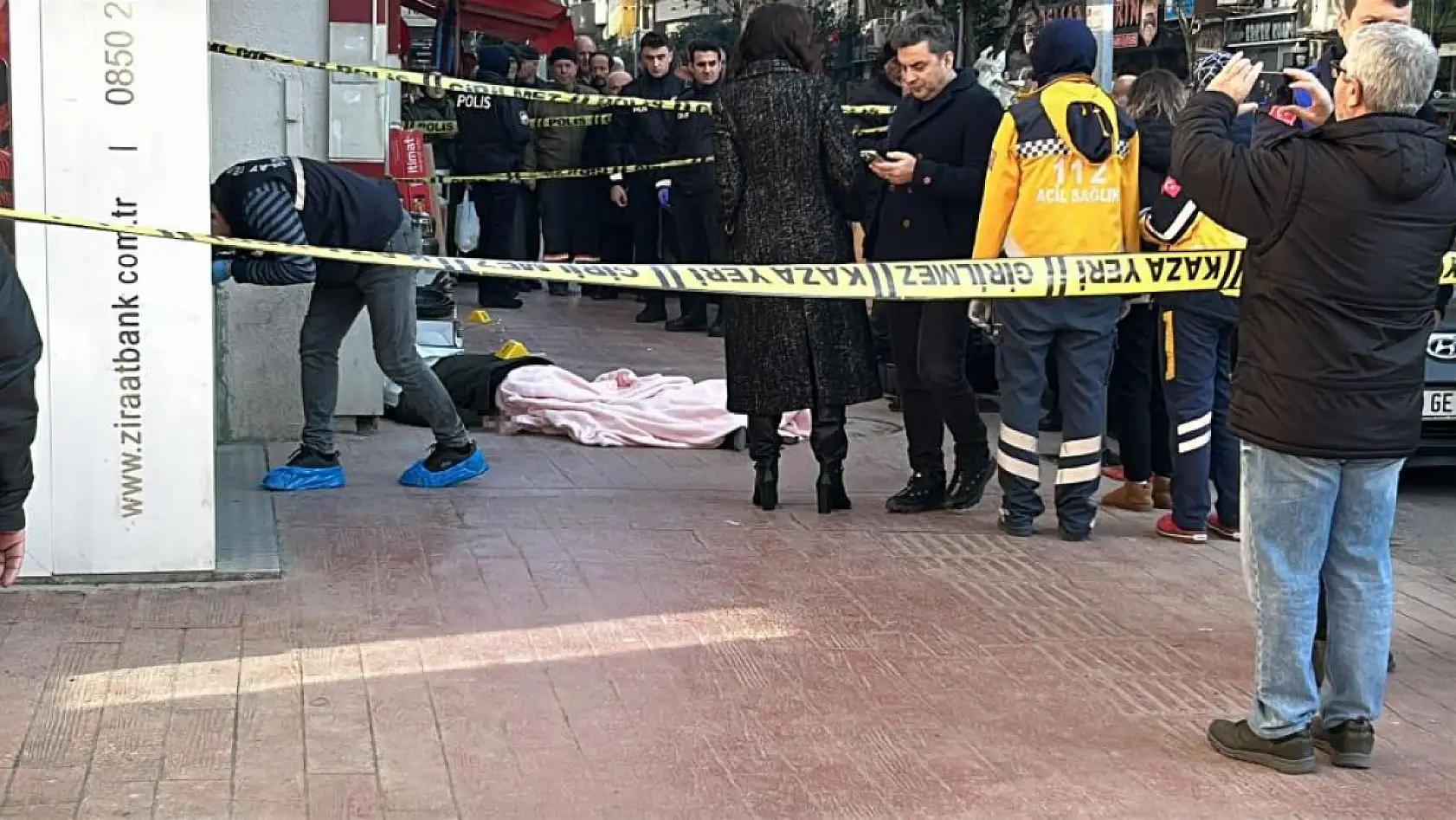 Korkunç cinayet: Herkesin gözü önünde öldürdü