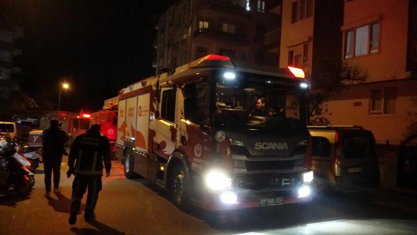 Yaşlı adamın sobayı tutuşturmak için kullandığı jel yangın çıkardı