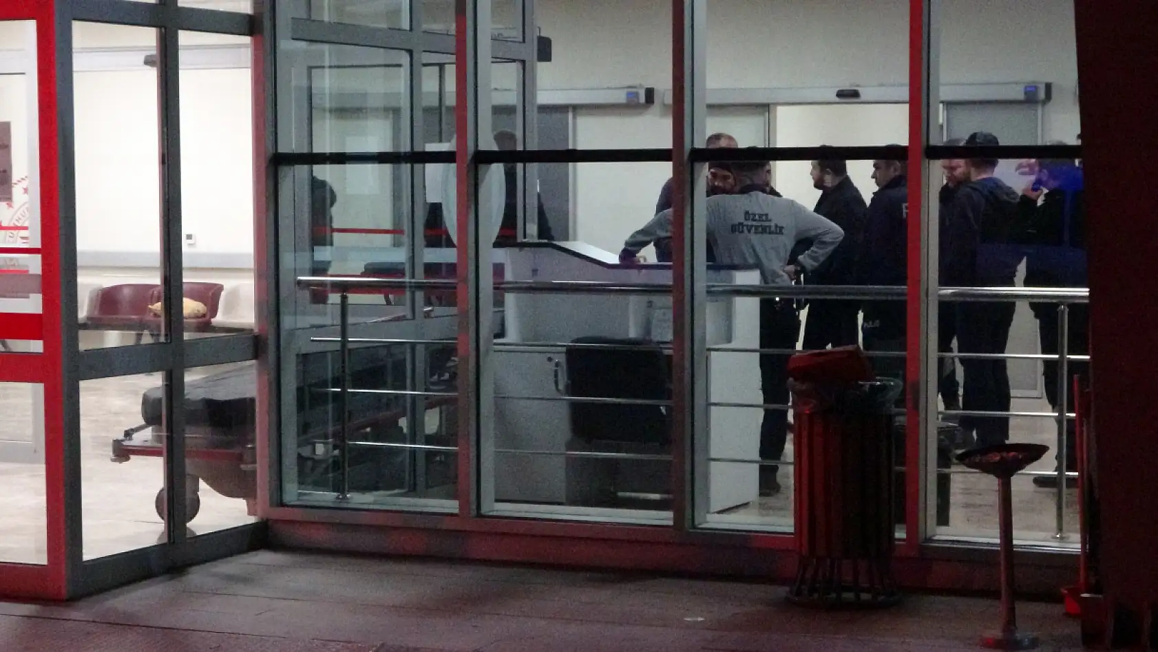 'Hastaneye bombalı saldırı düzenlenecek' ihbarı polisi alarma geçirdi