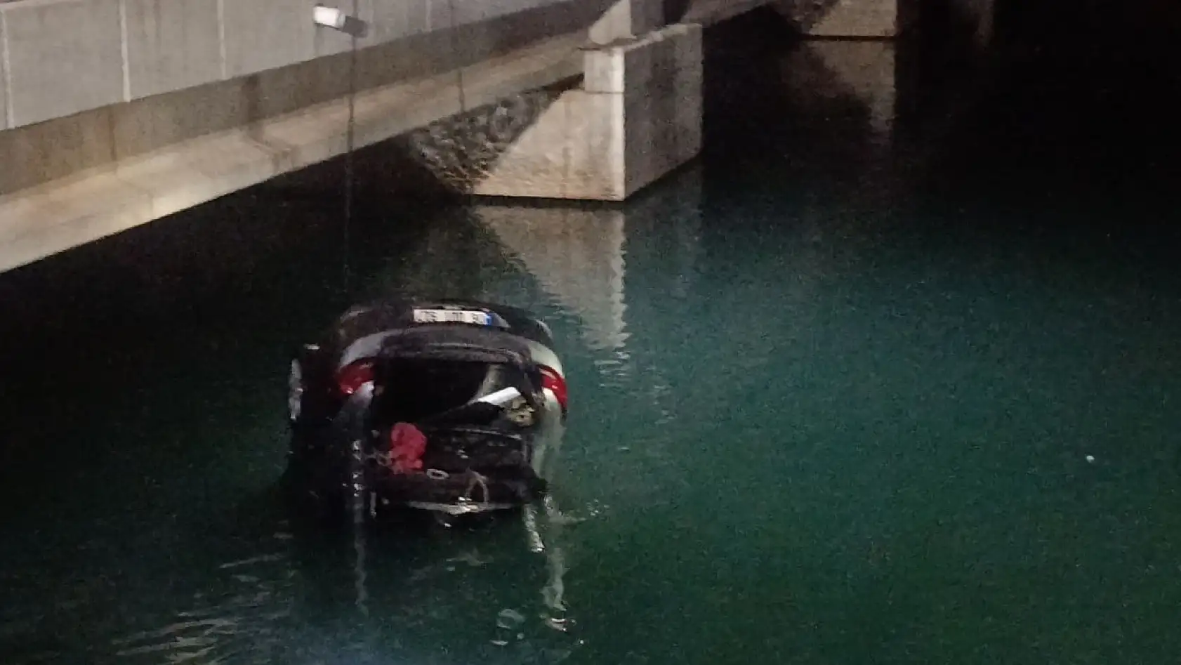 Baraja düşen otomobil sürücünün cansız bedenine ulaşıldı