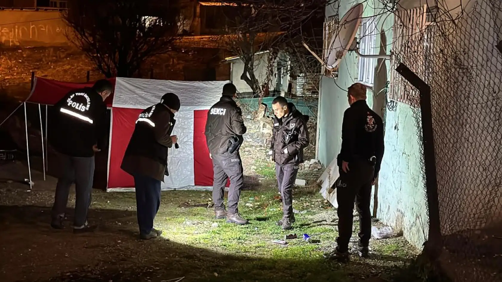 Eşini ve kayınbiraderini sokak ortasında pompalı tüfekle vurdu