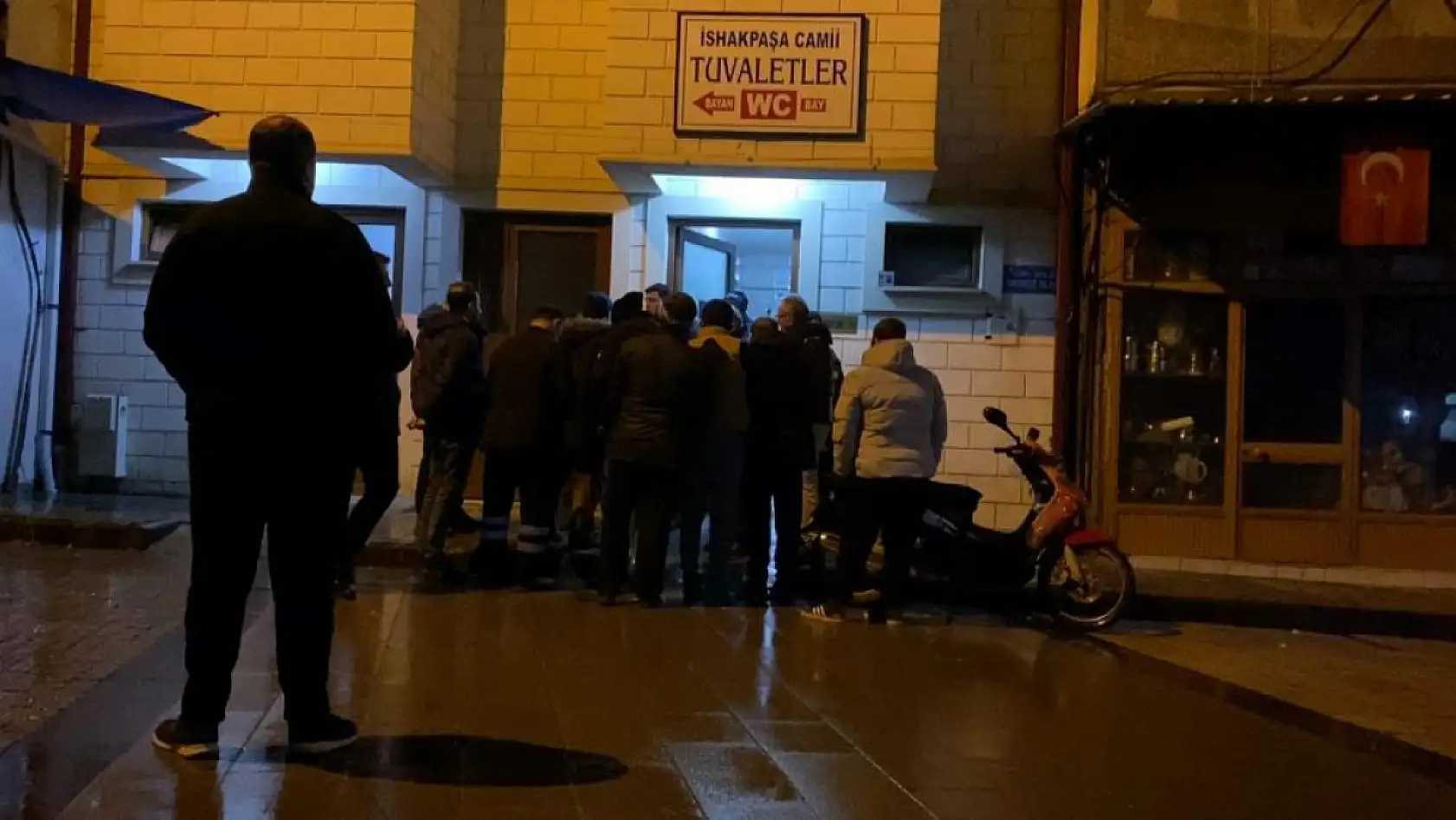 Yaşlı adam, tarihi caminin tuvaletinde ölü bulundu