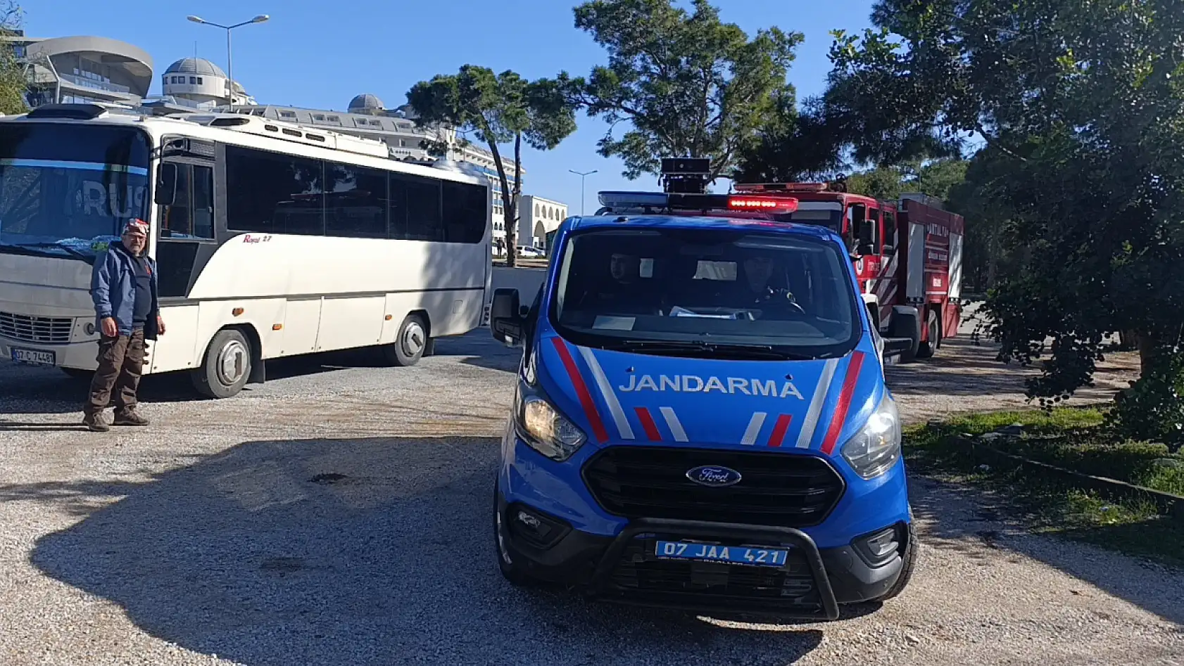 Otel servis minibüsü yandı