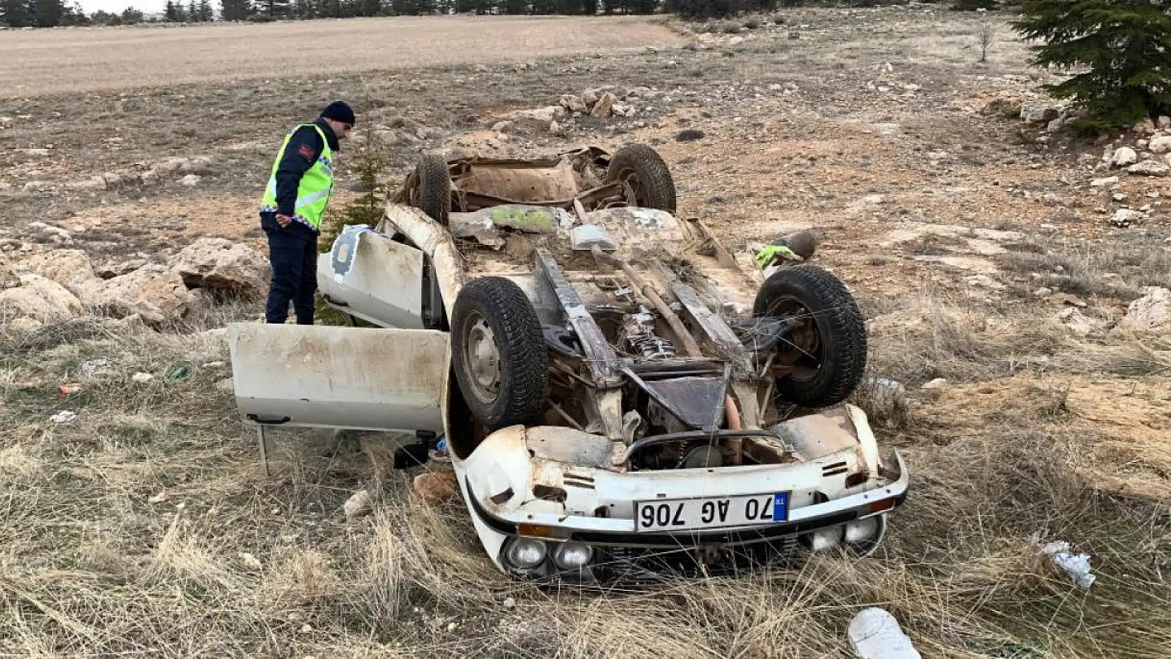 Hafif ticari araç otomobile arkadan çarptı: 4 yaralı