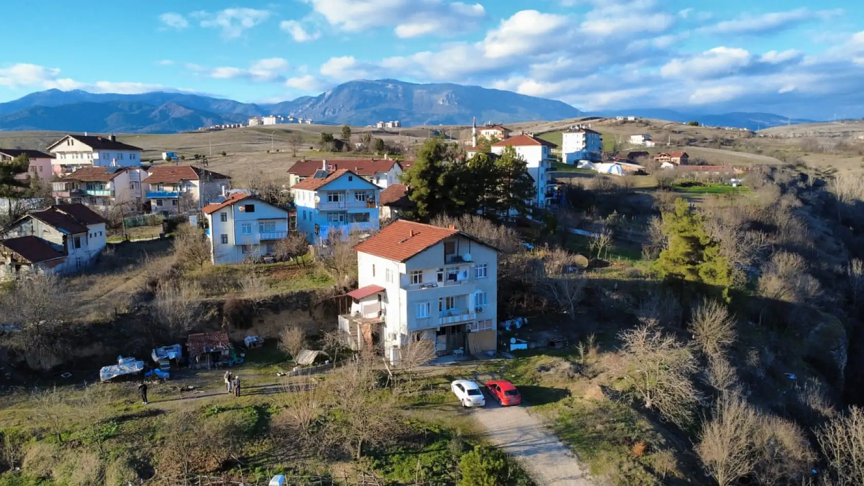Komşuları izin vermedi, evine doğalgaz bağlatamadı