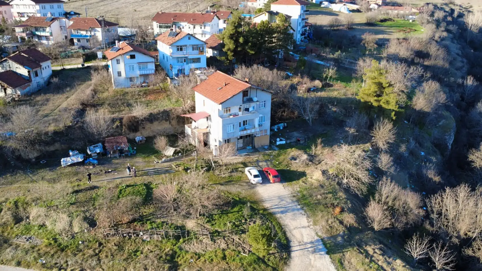 Komşuları izin vermedi, evine doğalgaz bağlatamadı