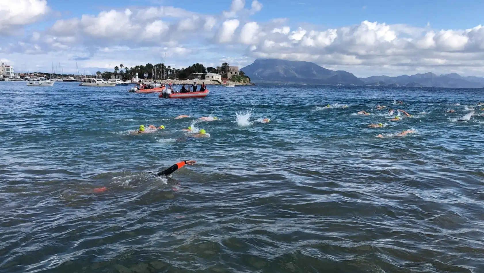 Datça'da 19. Açık Kış Yüzme Maratonu start aldı