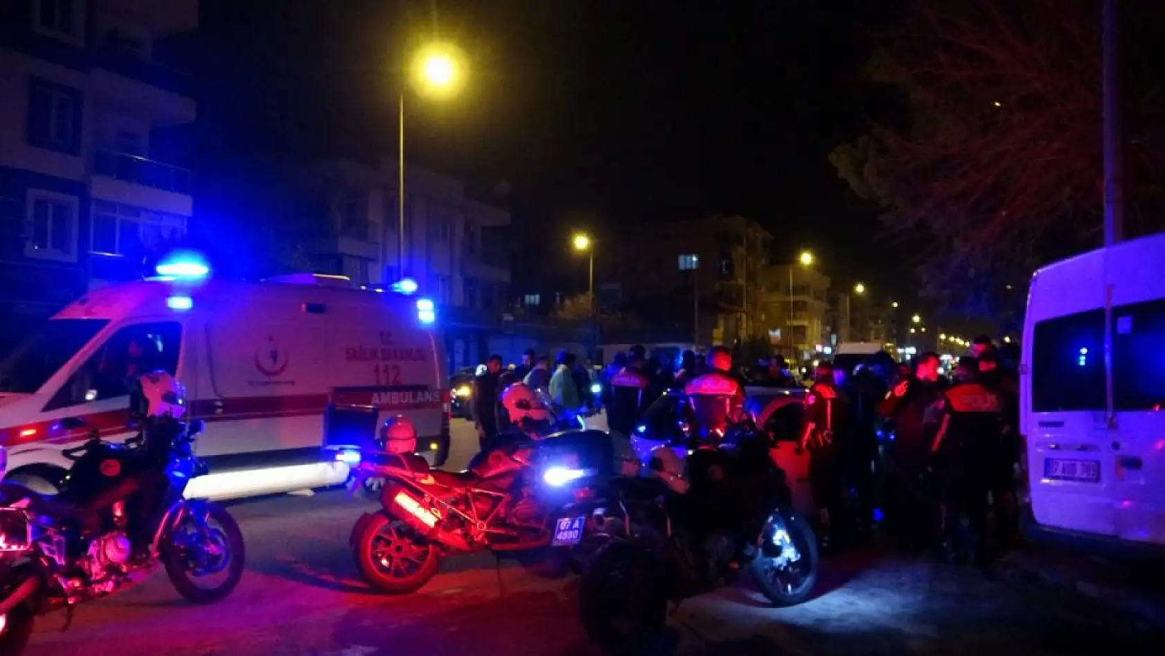 Çuval dolusu tabancayla polisten kaçtı, kaza yapınca yakalandı