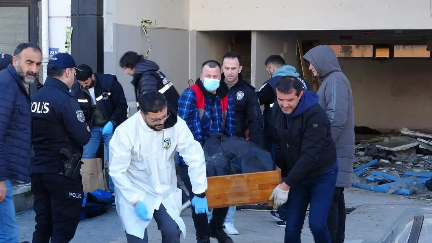 Tadilat Yapılan Dükkanın İçinde Yaşlı Adamın Cesedi Bulundu