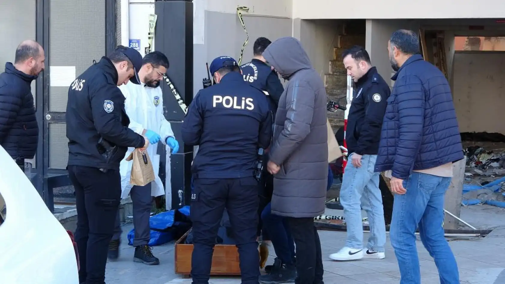 Tadilat Yapılan Dükkanın İçinde Yaşlı Adamın Cesedi Bulundu