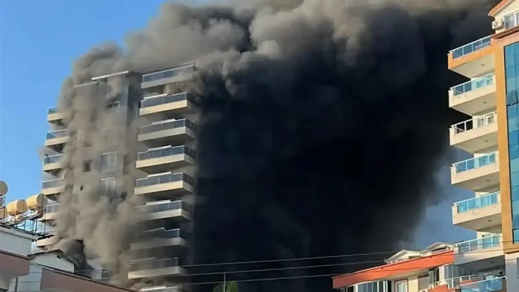 Otel inşaatında yangın