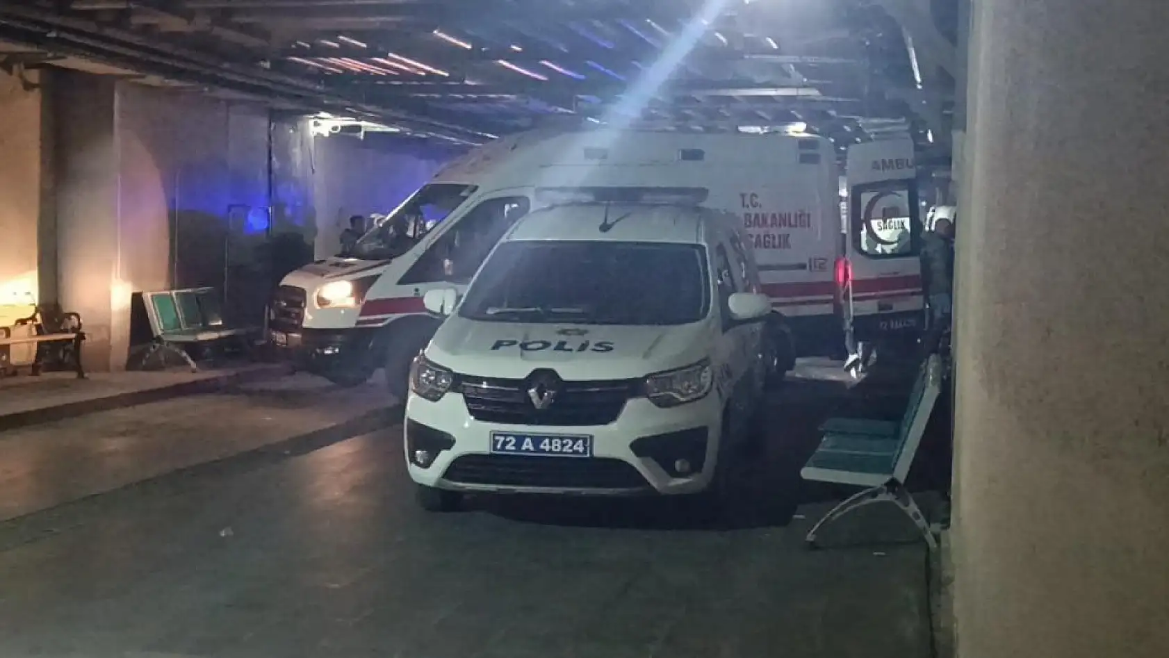 Eski karısıyla kavga eden şahıs aldığı bıçak darbesiyle öldü