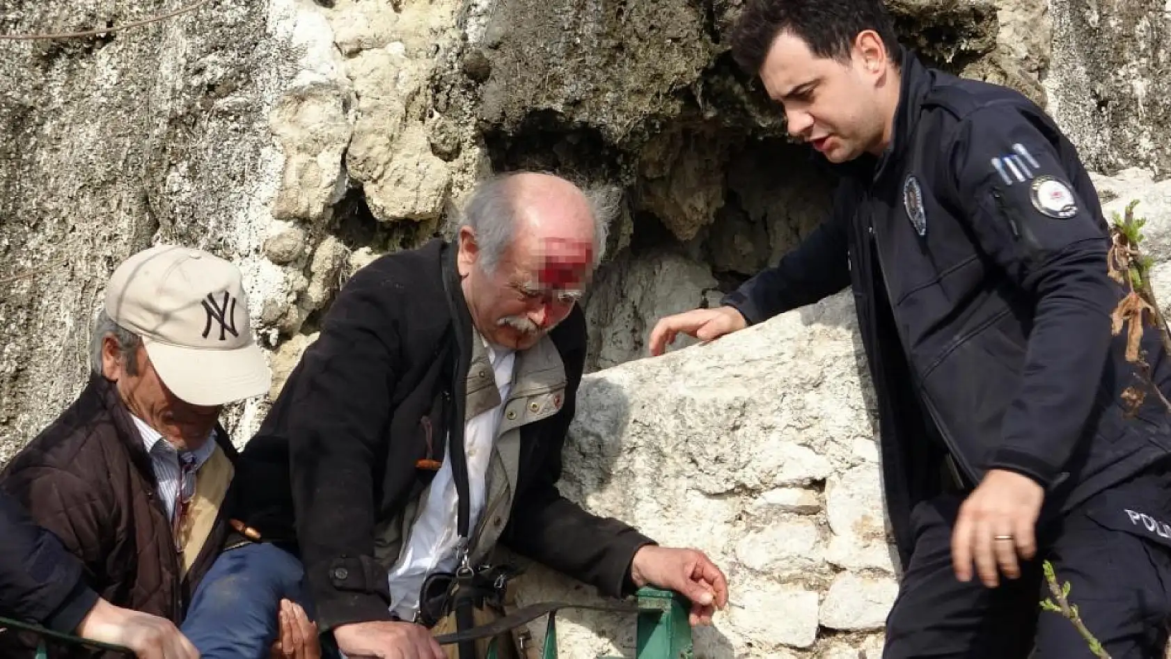Alkol alıp falezlerden düştü, sağlık görevlisine 'Sen de her şeye karışıyorsun' dedi