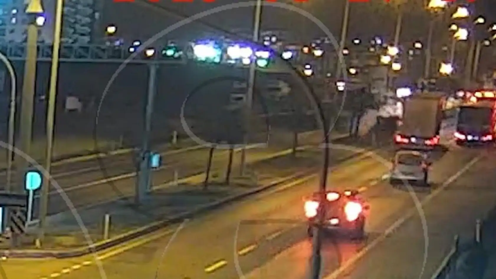 Hatalı Sollama Yapan Tır, Otomobile Çarptı: 2 Yaralı