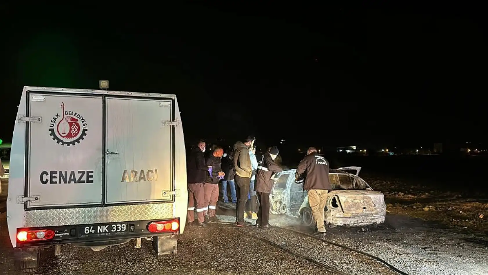 Yanan otomobilde feci şekilde can verdi