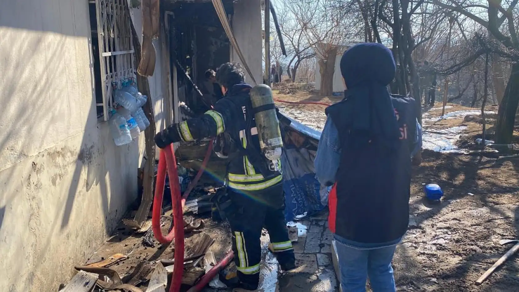 Devrilen soba faciası: 1'i ağır 3 yaralı